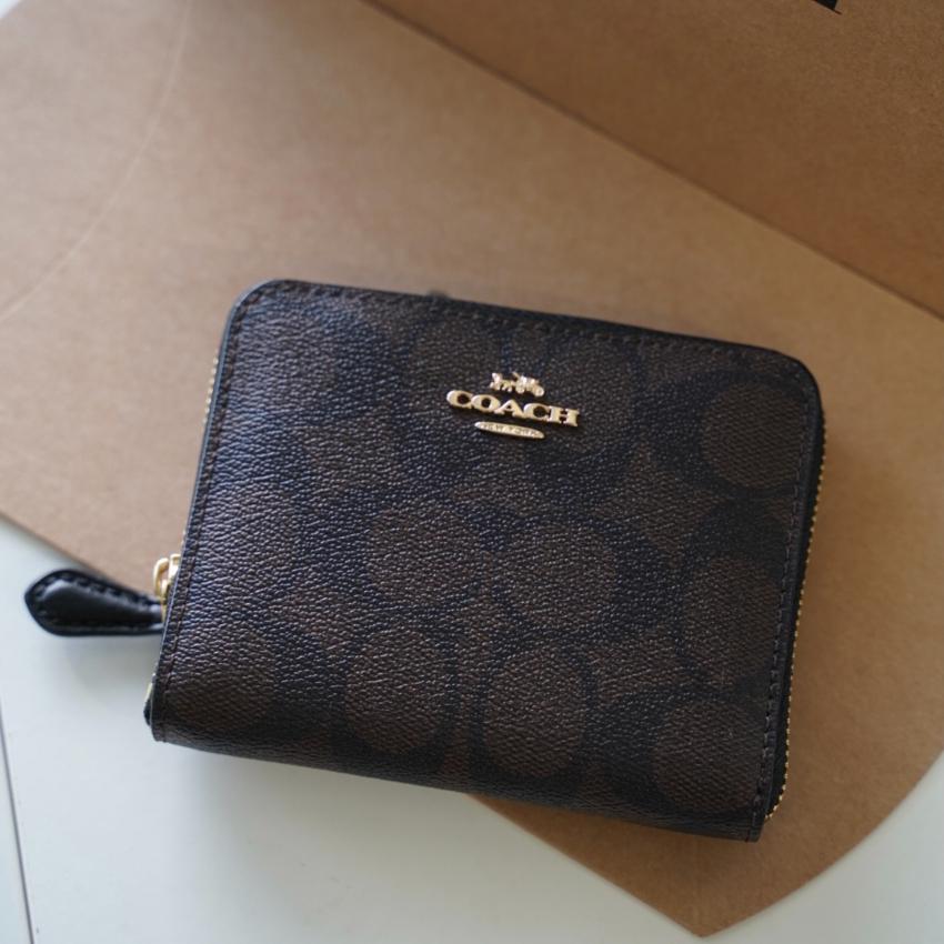 coach square wallet